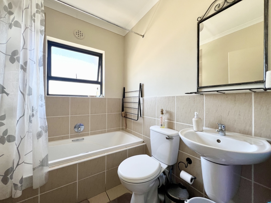 2 Bedroom Property for Sale in Parklands East Western Cape